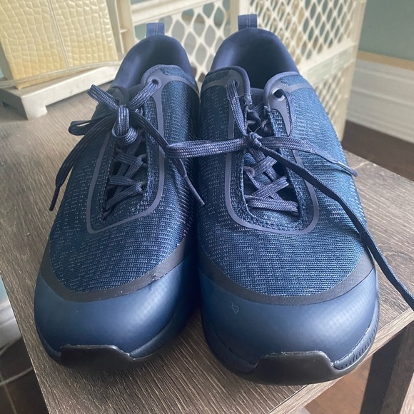 Dansko Makayla Outdoor Waterproof lightweight sneakers - Picture 4 of 14